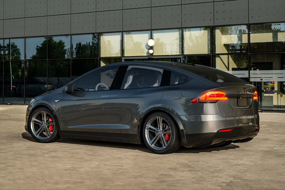  Tesla X with Ohm Wheels Lightning